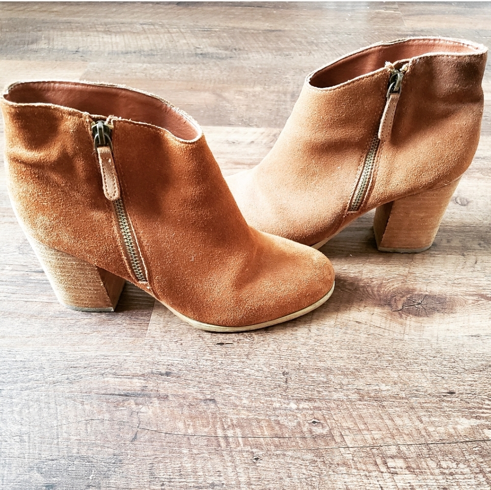 Size 8. Urban Outfitters. Brown suede booties.